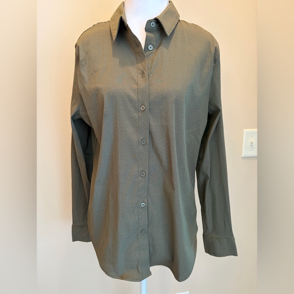 #437 Fred and David, NWT Taylored Women's Olive Long-Sleeve Button-Down Shirt
